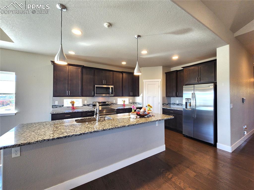 Image 6 of 50: Kitchen