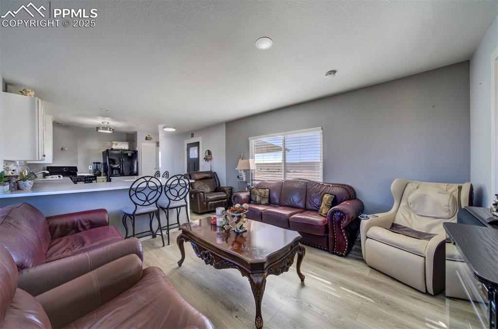 Image 14 of 50: Living Room