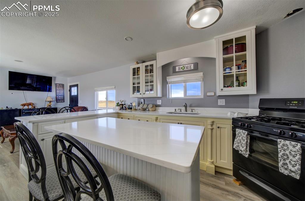 Image 16 of 50: Kitchen