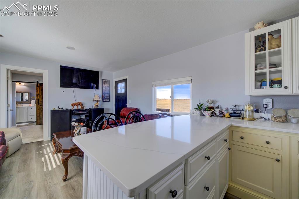 Image 20 of 50: Kitchen