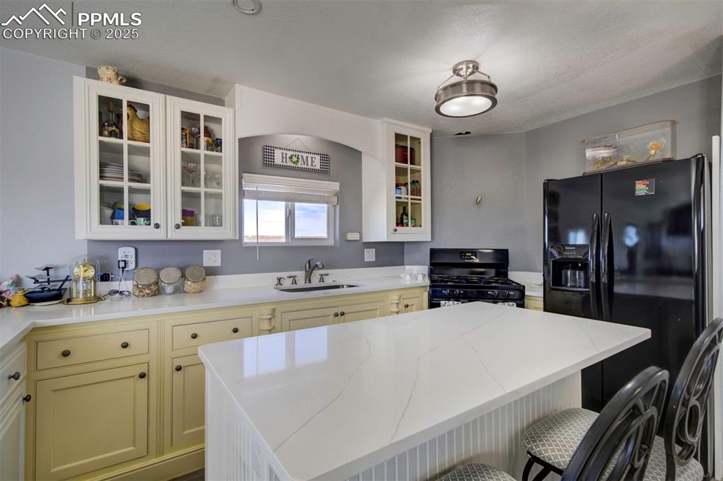 Image 22 of 50: Kitchen