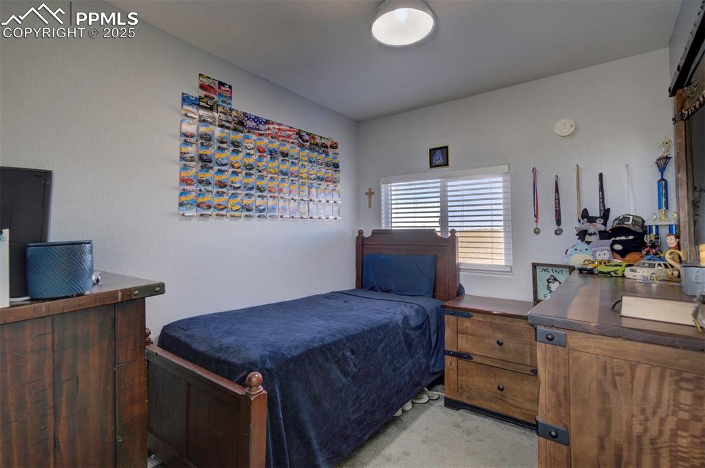 Image 23 of 50: Bedroom