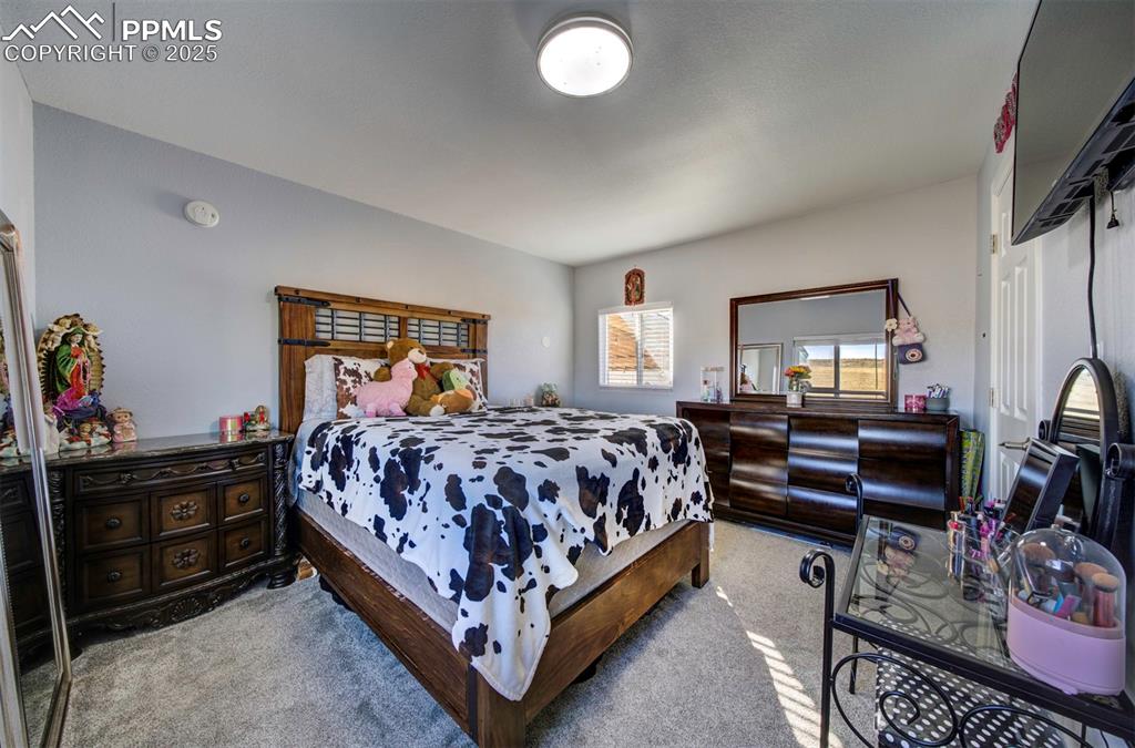 Image 26 of 50: Bedroom