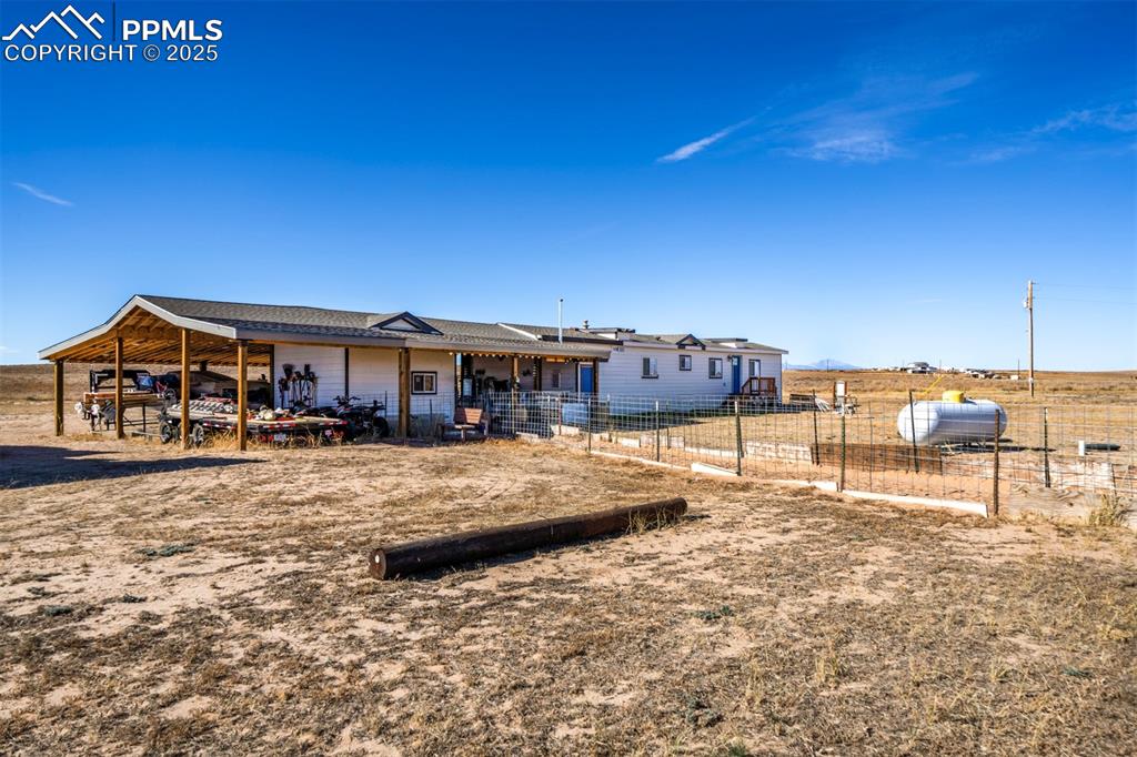 Image 4 of 50: Back of Structure