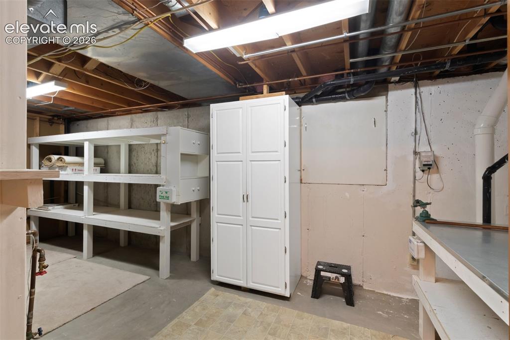 Image 39 of 50: Utility Room