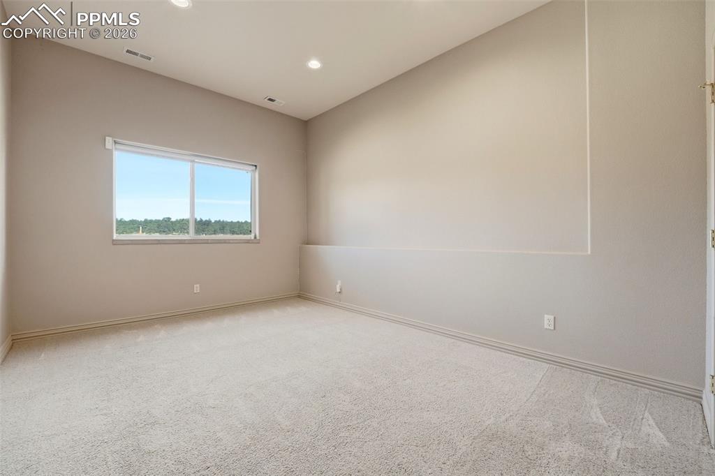 Image 27 of 50: Bedroom 3