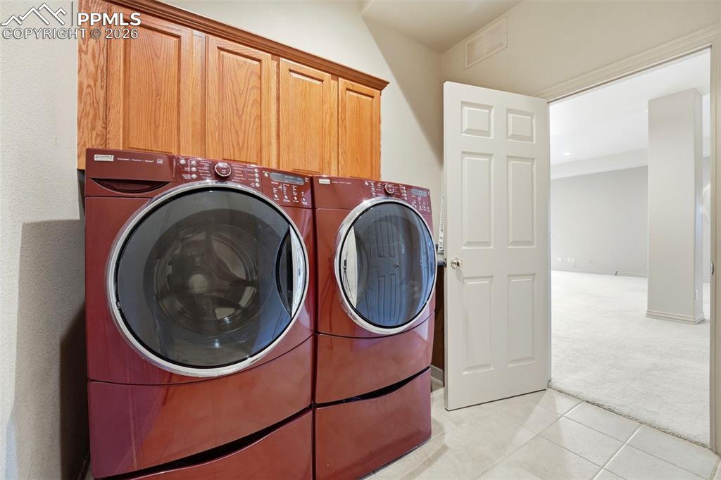 Image 31 of 50: Laundry