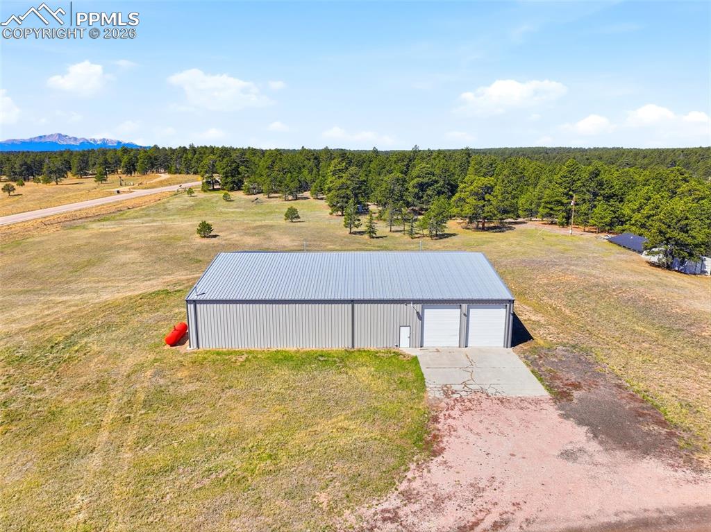 Image 38 of 50: Workshop