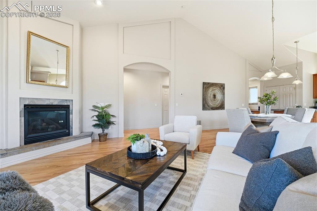 Image 6 of 50: Living Room