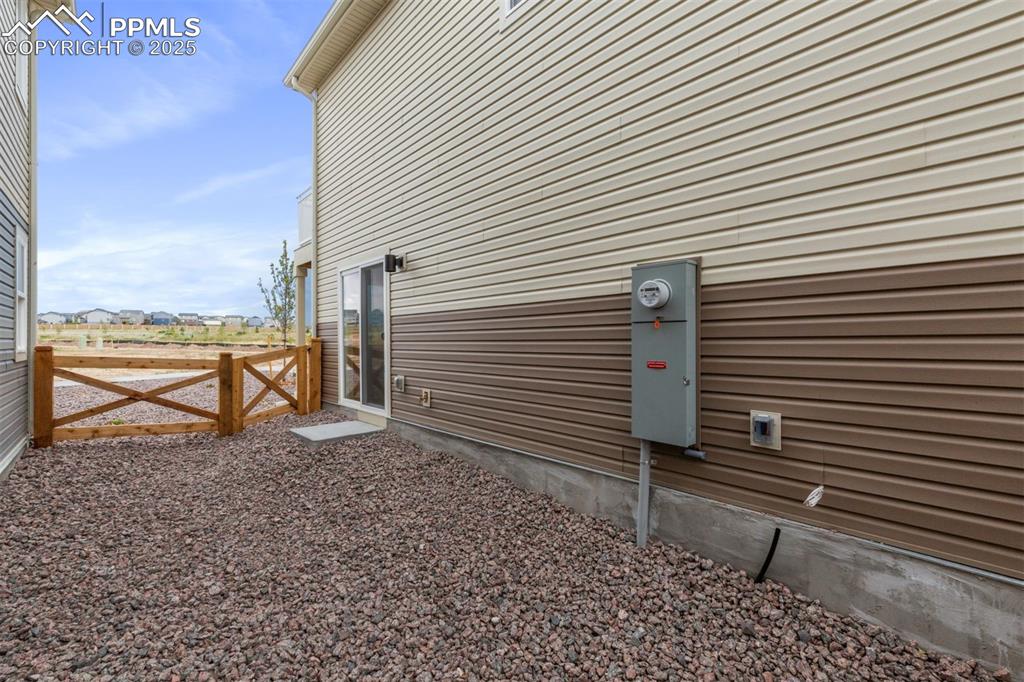 Image 6 of 6: View of property exterior