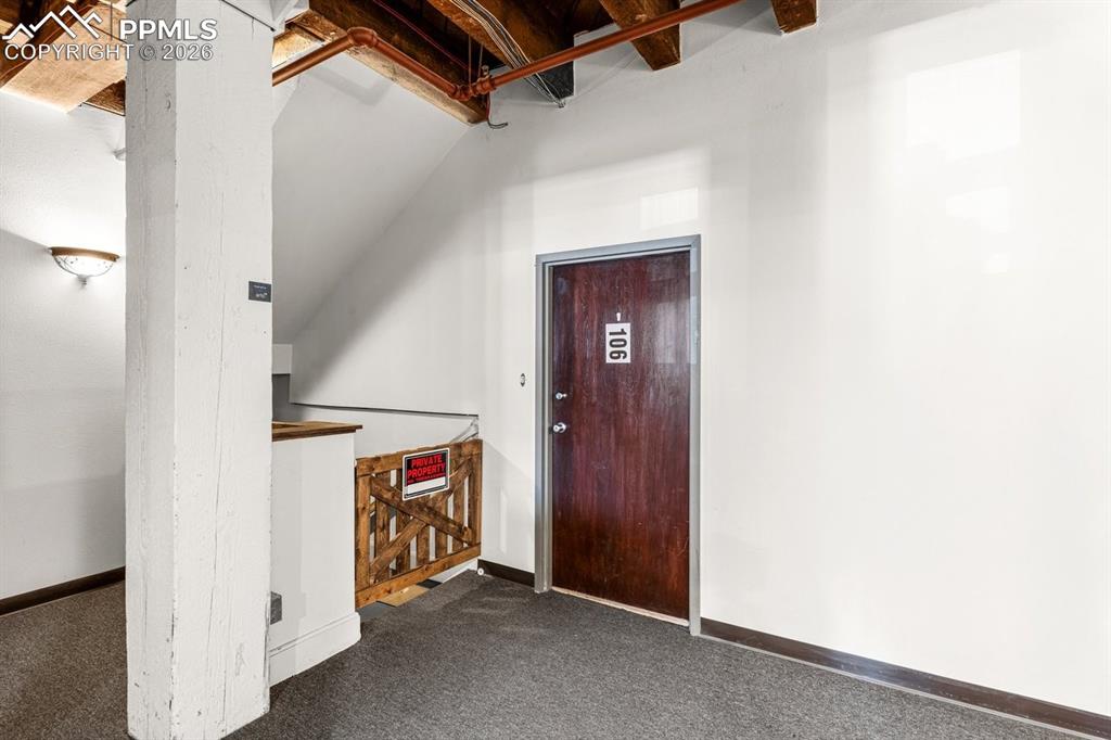 Image 4 of 25: Entry