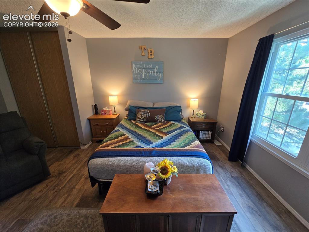 Image 10 of 21: Bedroom