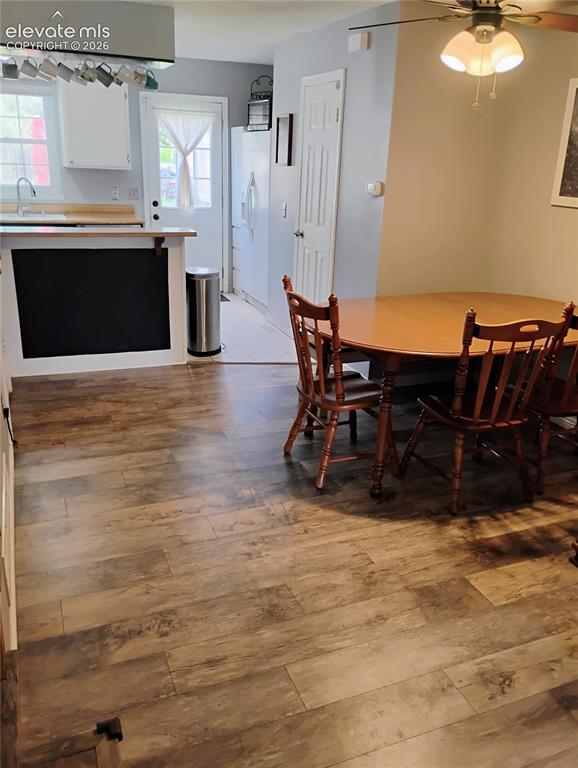Image 5 of 21: Dining Area