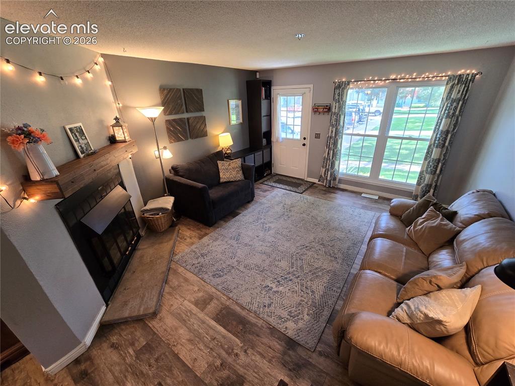 Image 9 of 21: Living Room