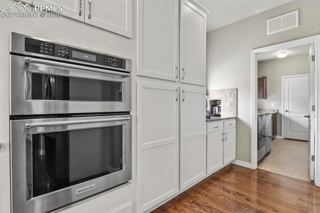 Image 11 of 47: Kitchen