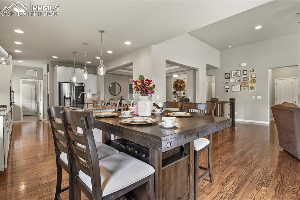 Image 18 of 47: Dining Area