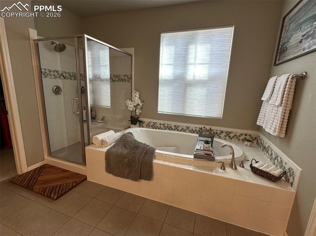 Image 22 of 47: Bathroom