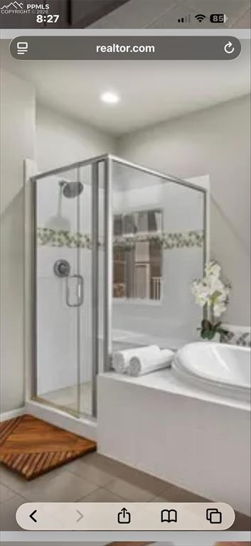 Image 23 of 47: Bathroom