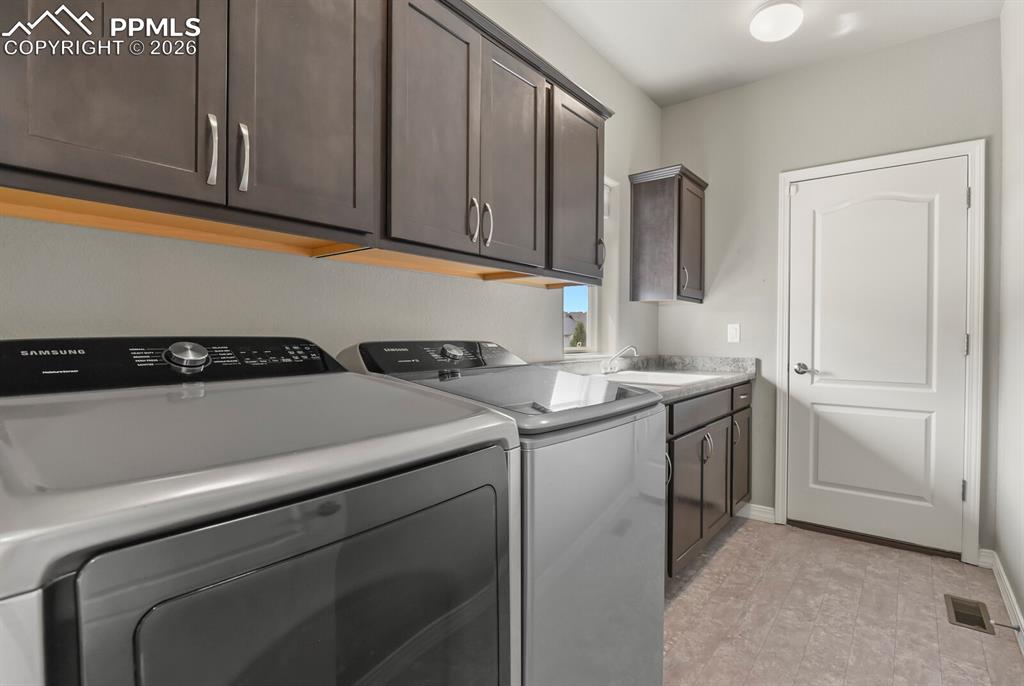 Image 26 of 47: Laundry