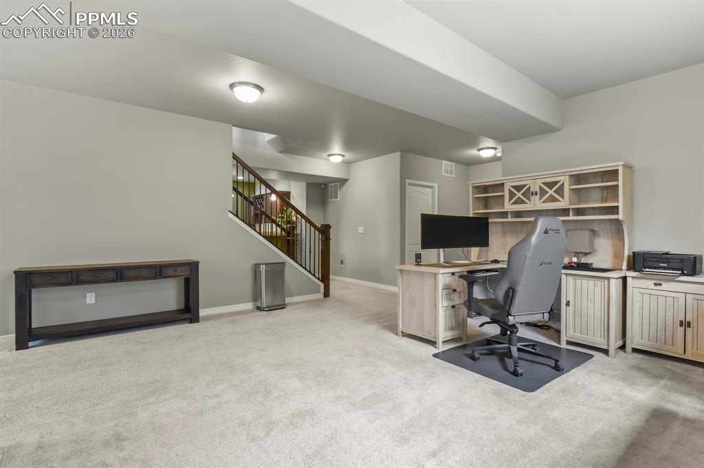 Image 34 of 47: Office