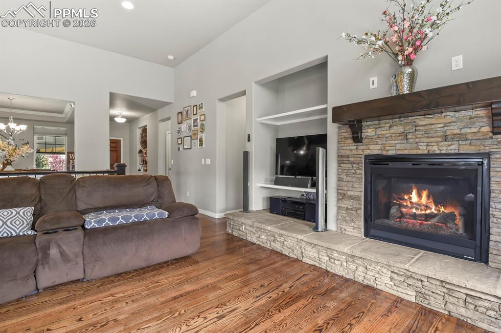 Image 4 of 47: Living Room