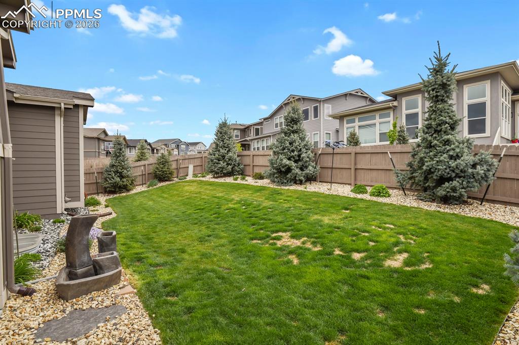 Image 44 of 47: Yard