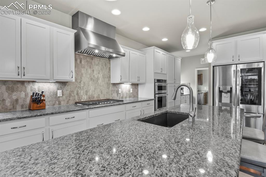 Image 7 of 47: Kitchen