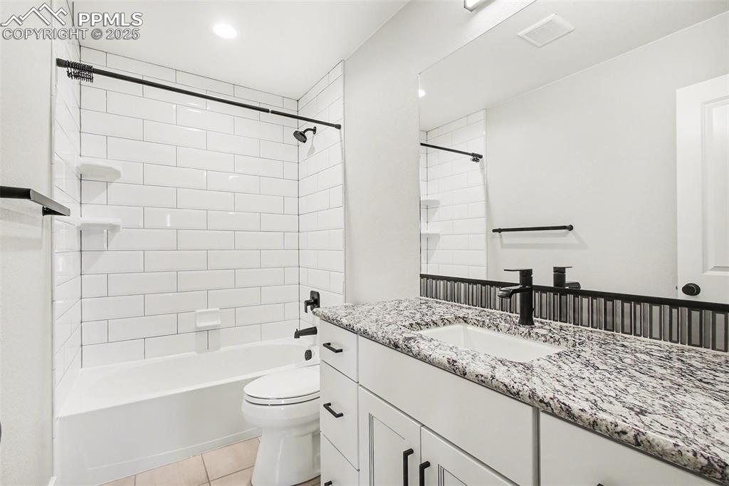 Image 17 of 20: Amazing guest bath with granite and backsplash, undermount sink and tile to