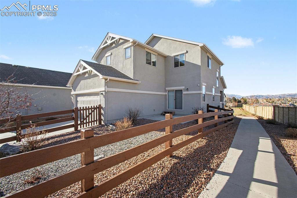 Image 3 of 20: Side view of home 