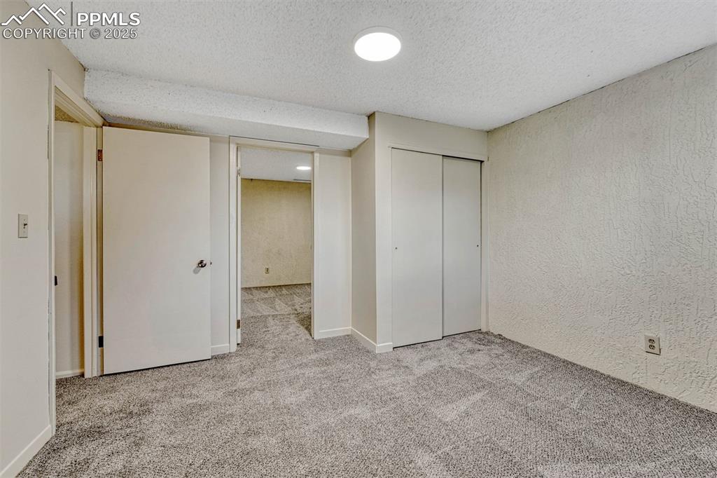 Image 19 of 27: Bedroom