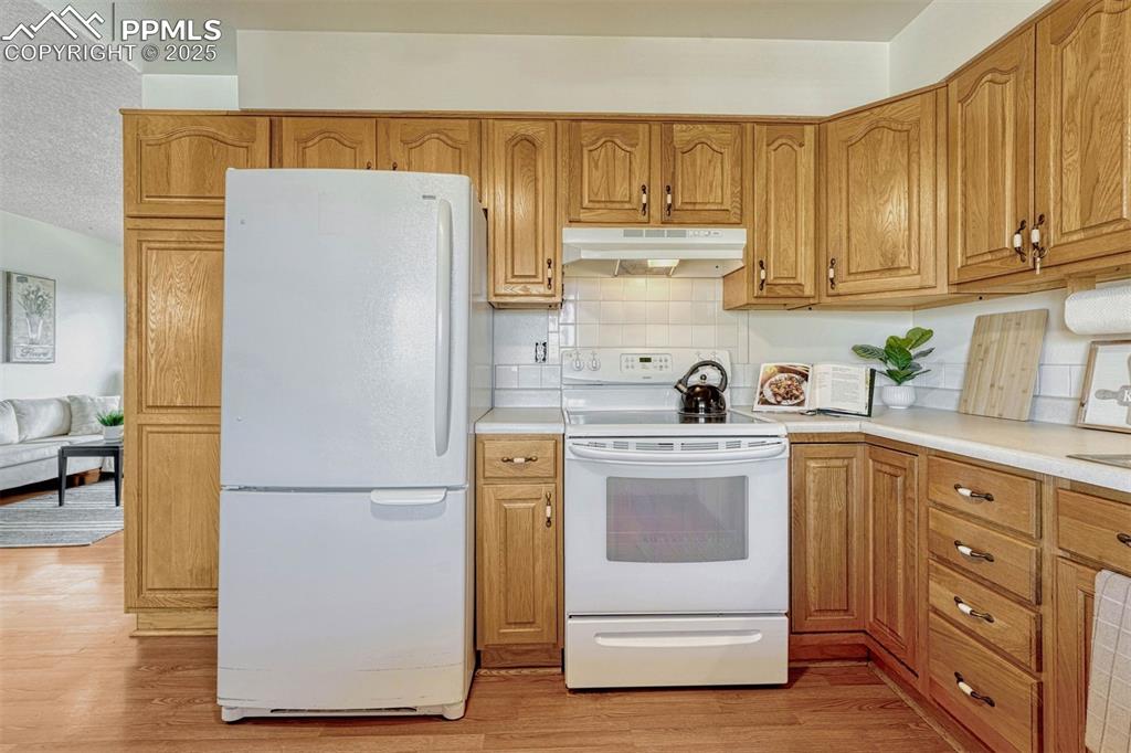 Image 2 of 27: Kitchen