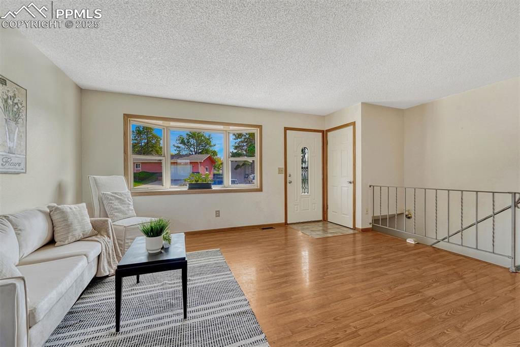 Image 7 of 27: Living Room