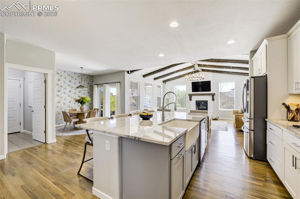 Image 13 of 50: Kitchen