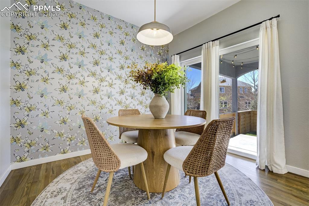 Image 14 of 50: Dining Area