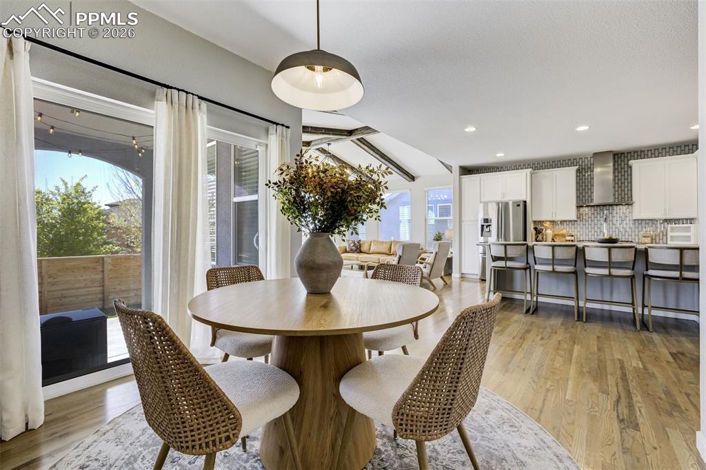 Image 16 of 50: Dining Area