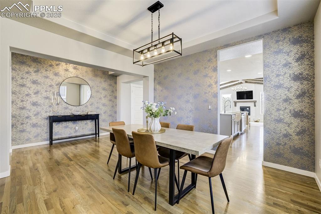 Image 17 of 50: Dining Area