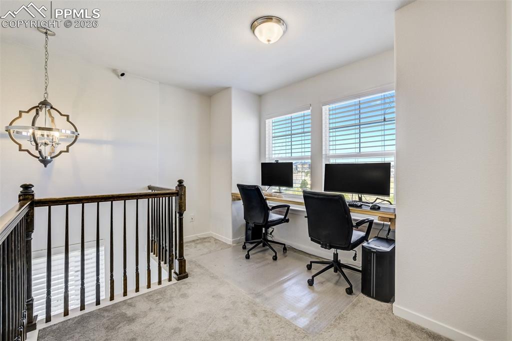 Image 21 of 50: Office