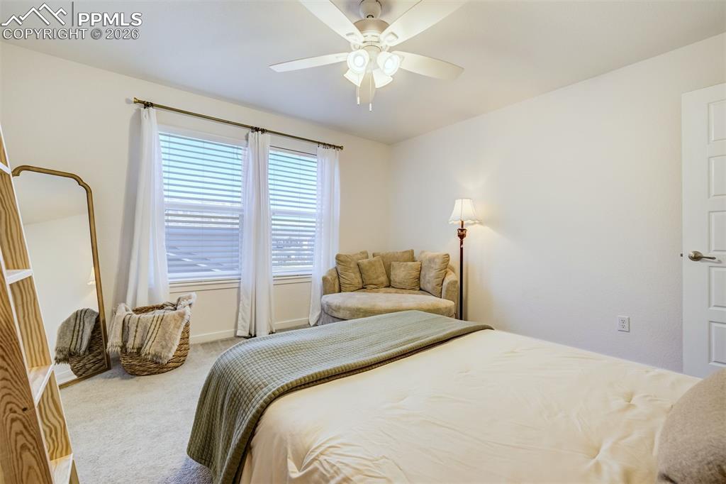 Image 30 of 50: Bedroom