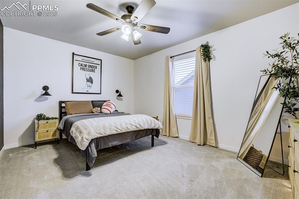 Image 32 of 50: Bedroom