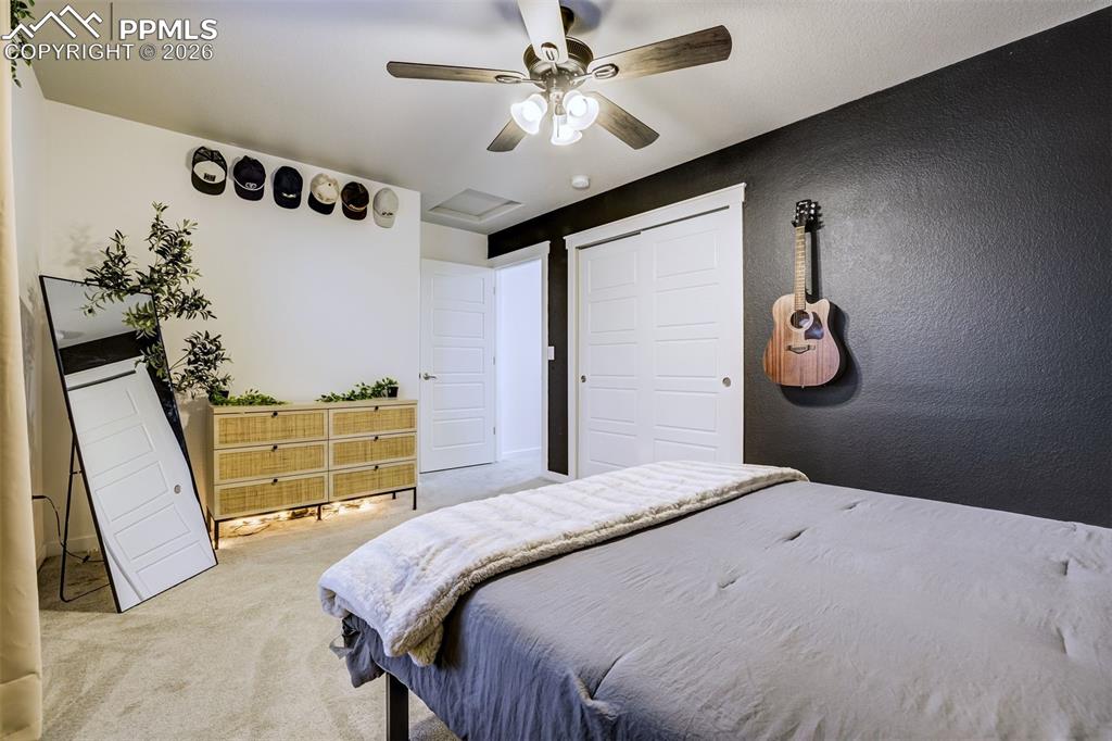 Image 33 of 50: Bedroom