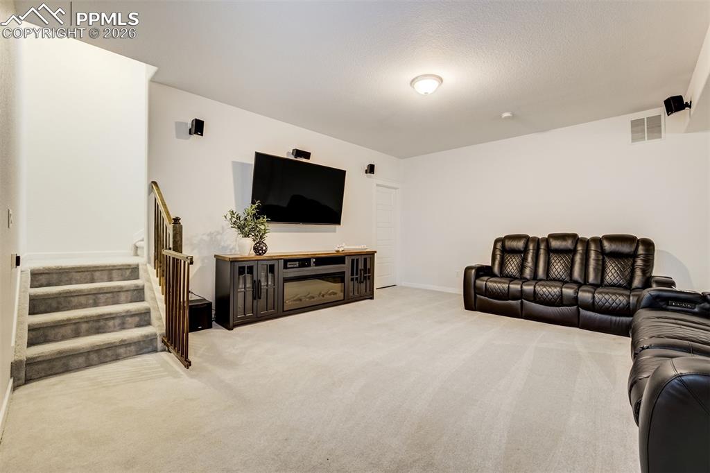 Image 39 of 50: Living Room