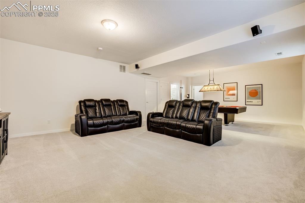 Image 40 of 50: Living Room