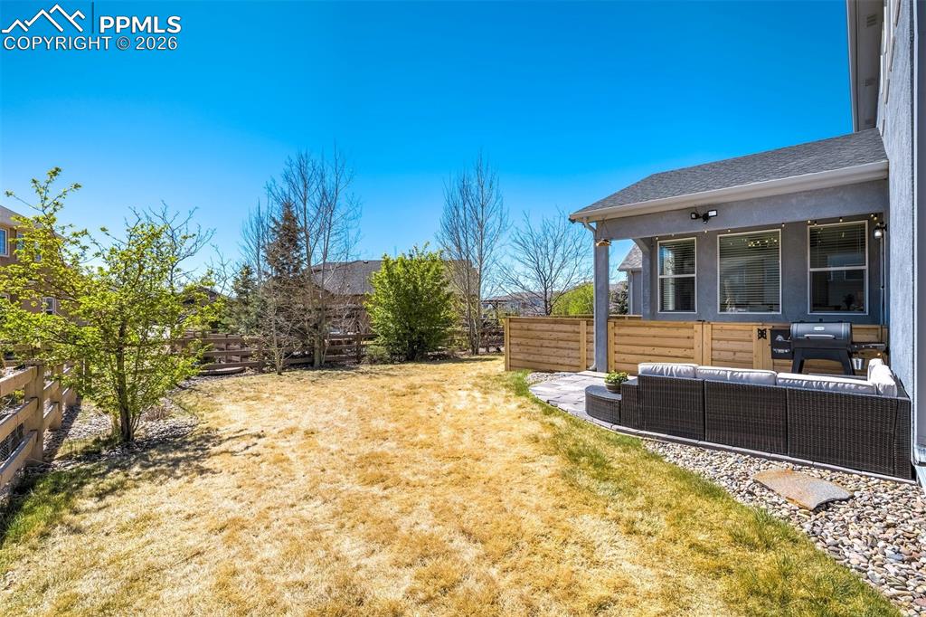 Image 48 of 50: Yard