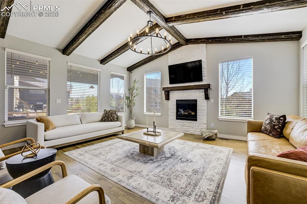 Image 8 of 50: Living Room