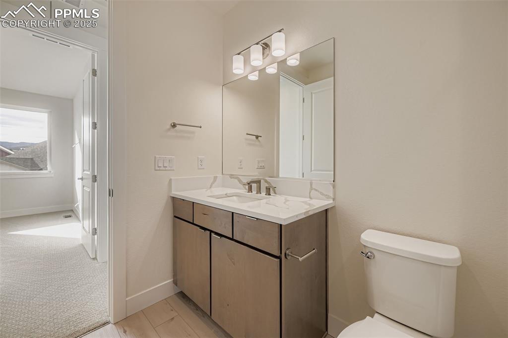 Image 10 of 12: Bathroom