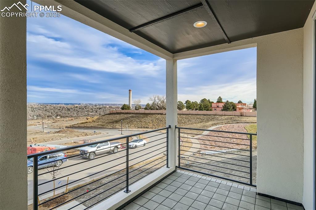 Image 11 of 12: Balcony