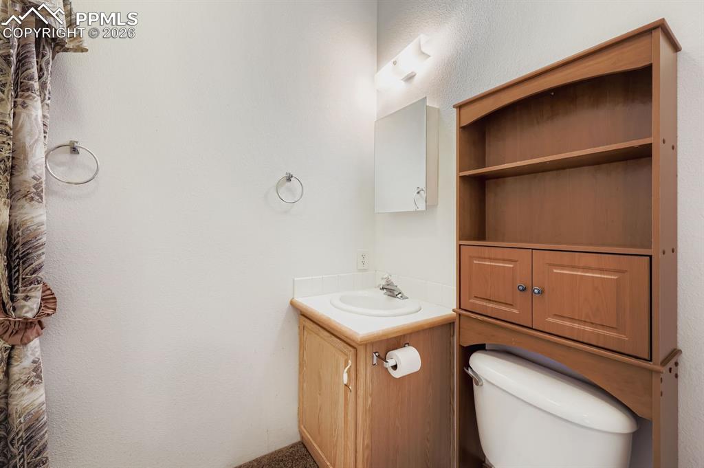 Image 25 of 29: Bathroom