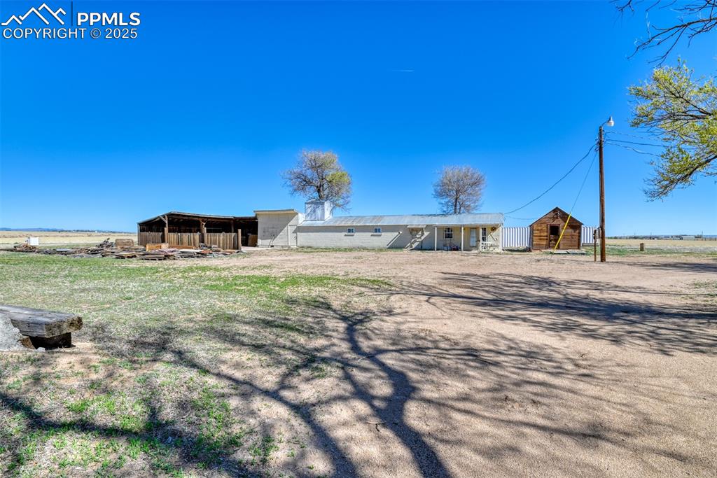 Image 25 of 29: Additional Out buildings