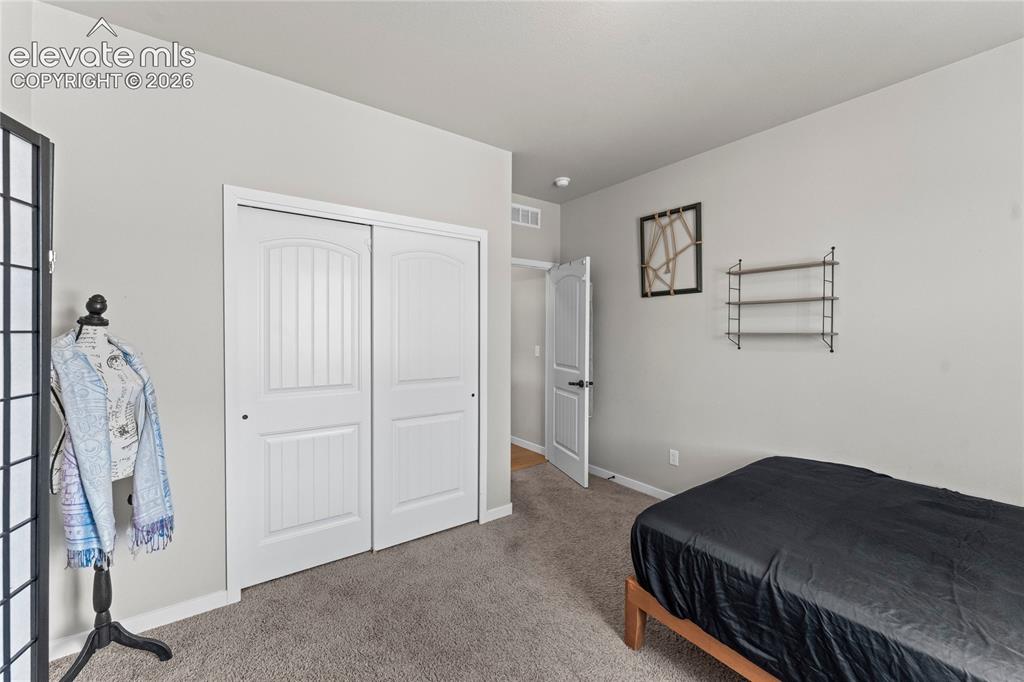 Image 10 of 50: Bedroom