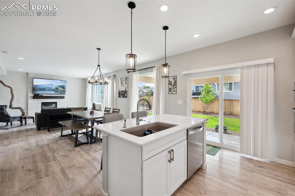 Image 11 of 30: Kitchen